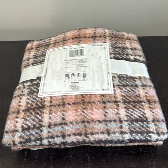 Winter White Hat and Blanket Scarf Set - Picture 4 of 5